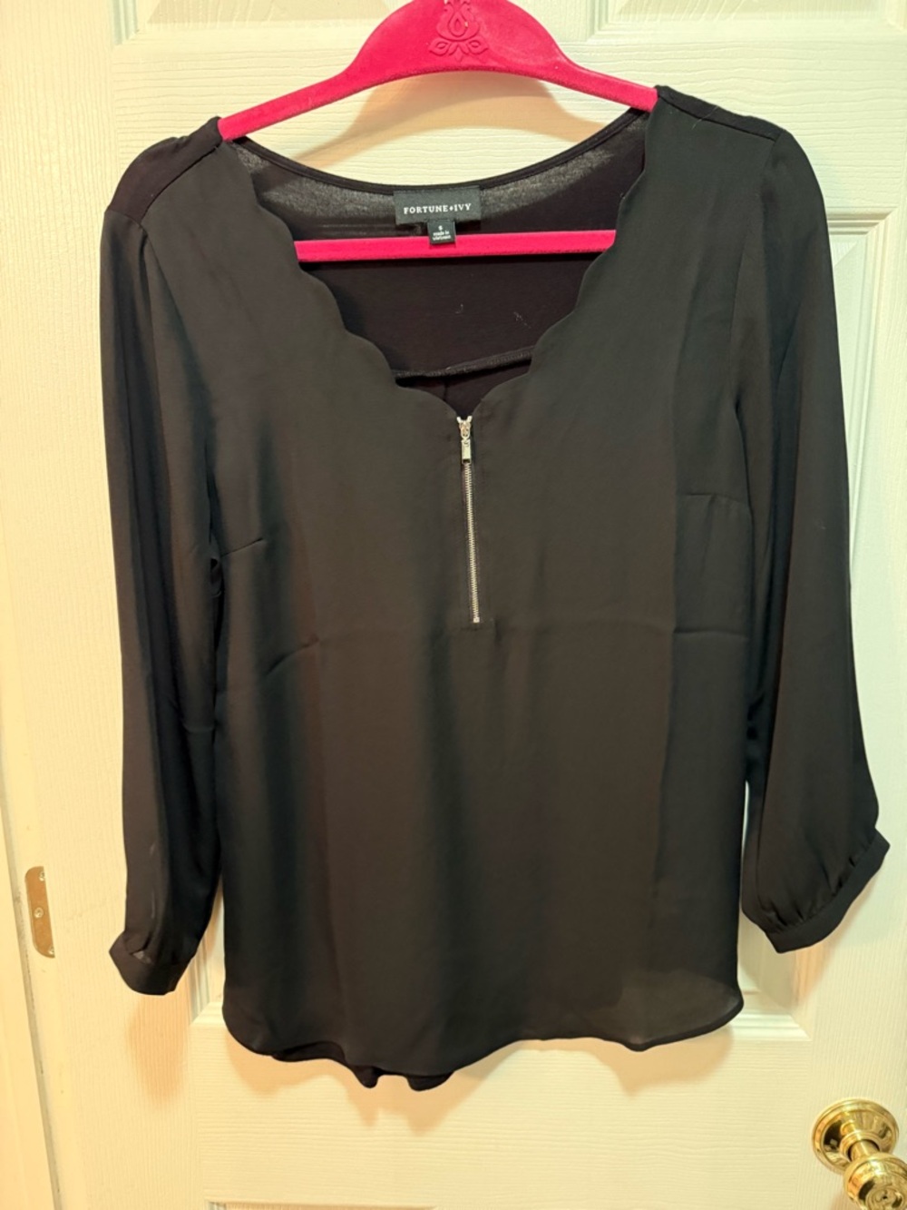 Black Scallop Neck Zip-Front Blouse size Small